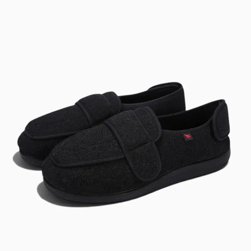 Chaussons orthopédiques noirs Orthopodys AMPELIO pour pieds larges avec fermetures auto-agrippantes ajustables
