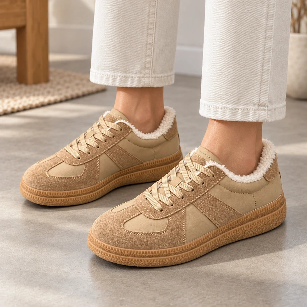 Chaussure femme hiver BRUMALIS portée, vue sur la doublure et la semelle gomme Image