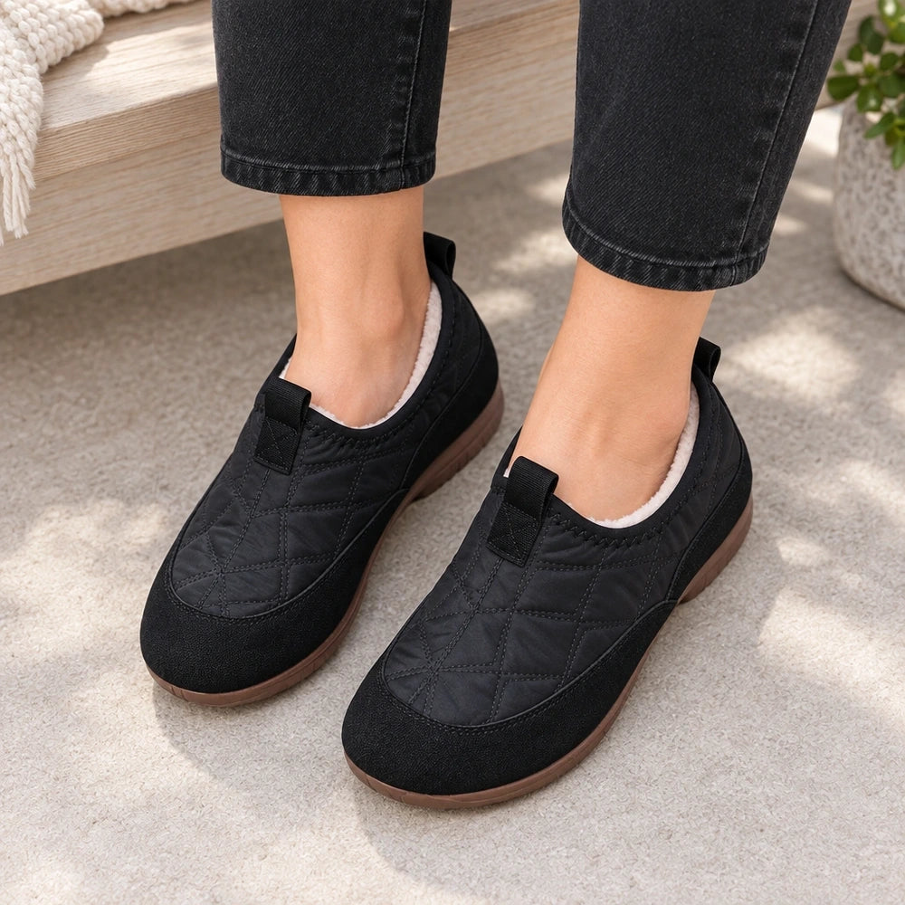 Chaussons HIBÉRA noirs portés, vue sur la tige en toile Image