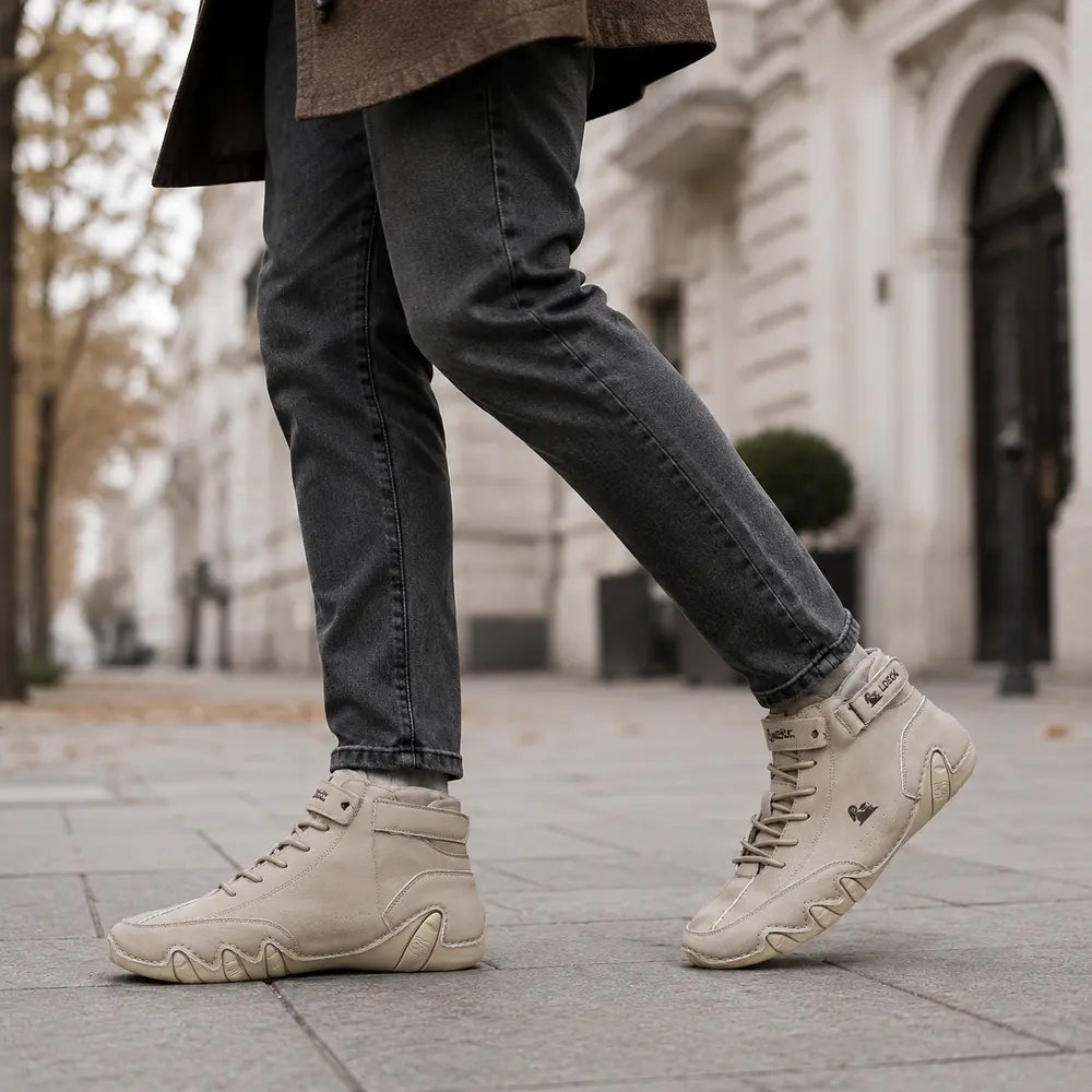 NORDVAN™ chaussure montante homme confortable coloris sable portée en ville Image