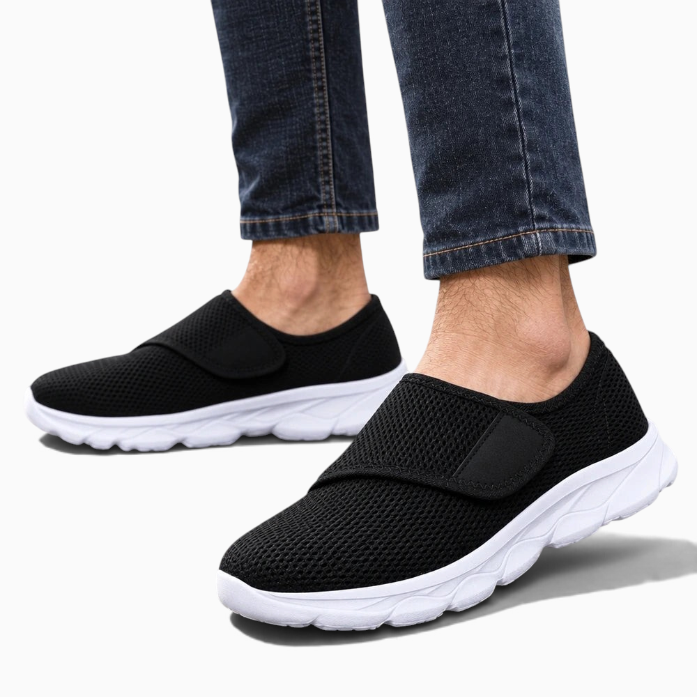 Basket orthopédique homme Orthopodys noire en mesh extensible avec large bride auto-agrippante et semelle EVA blanche