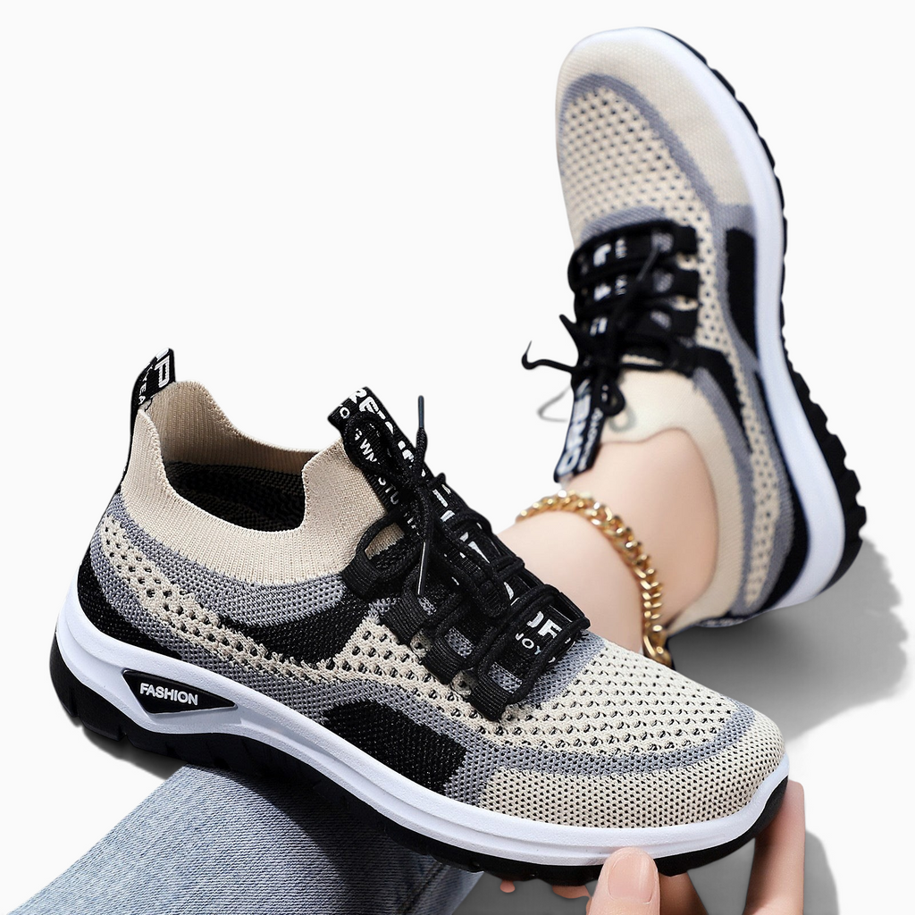 Baskets respirantes femme Orthopodys MISTRIA en maille beige et noire avec semelle souple et laçage ajustable