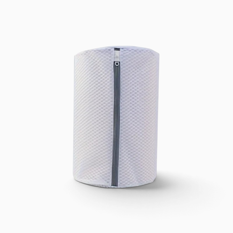 Filet de lavage cylindrique NETTÉO™ pour baskets en maille blanche ajourée avec fermeture zippée grise par Orthopodys