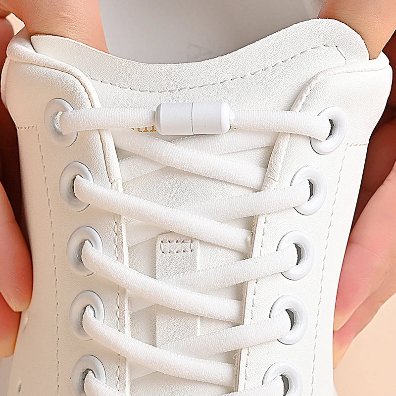 Lacet élastique blanc LACÉO™ Orthopodys, marque exploitée par AIIBORI (SASU), avec fermeture métallique sur basket