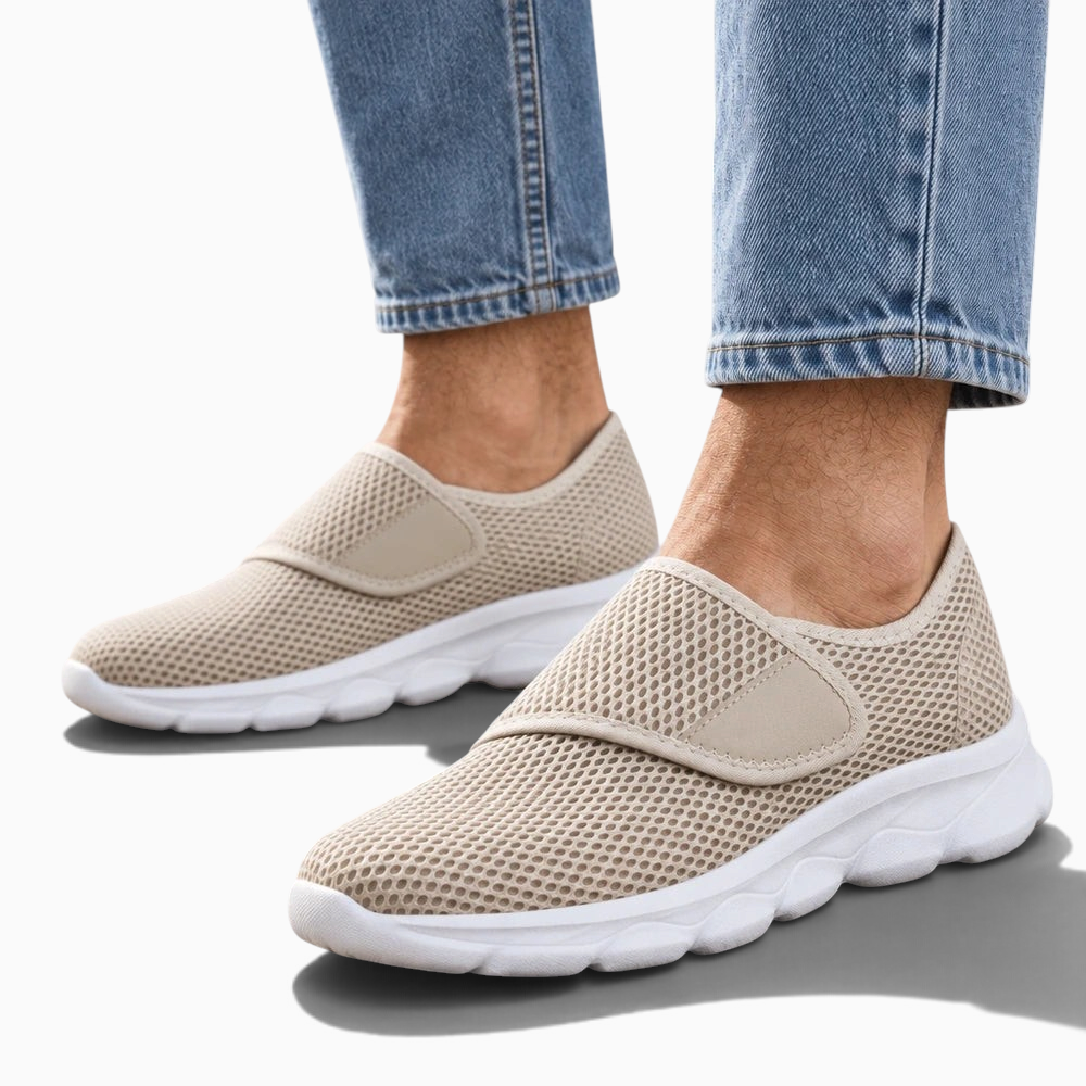 Basket homme Orthopodys, marque exploitée par AIIBORI (SASU), en mesh beige extensible avec semelle EVA blanche