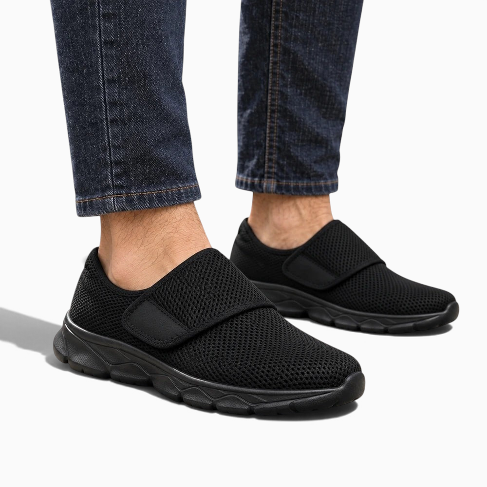 Basket homme Orthopodys pied large en mesh noir extensible avec fermeture par bande auto-agrippante et semelle EVA
