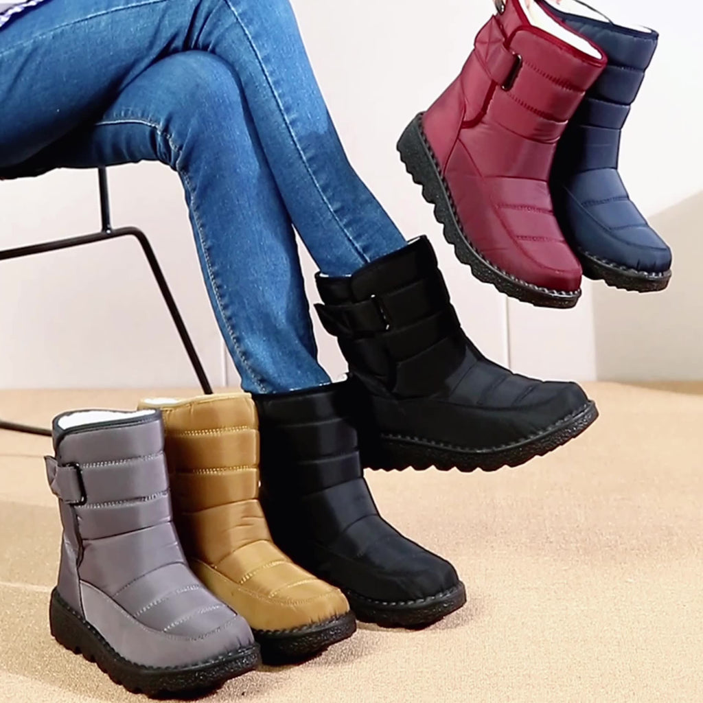 Boots de neige femme Orthopodys, marque exploitée par AIIBORI (SASU), disponibles en plusieurs coloris avec sangle