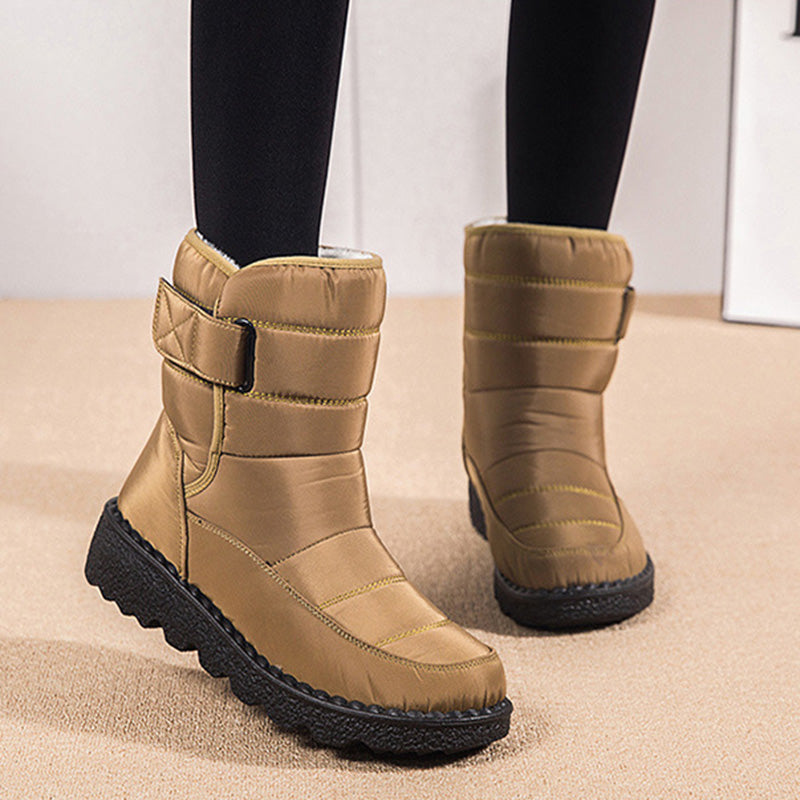 Boots de neige femme kaki Orthopodys, marque exploitée par AIIBORI (SASU), tige haute mate et sangle réglable à boucle