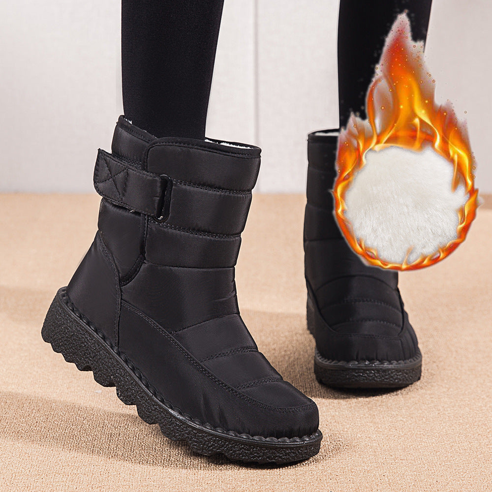 Boots de neige femme noires Orthopodys, marque exploitée par AIIBORI (SASU), avec sangle réglable et doublure chaude.