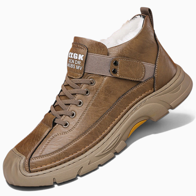 Bottes homme en cuir marron Orthopodys, marque exploitée par AIIBORI (SASU), avec doublure polaire et semelle épaisse.