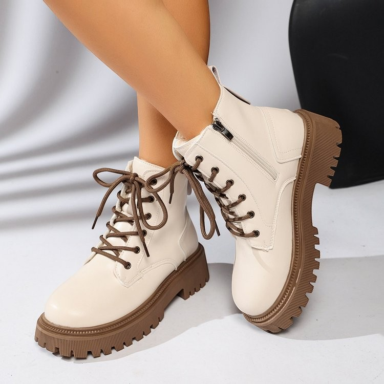 Bottines KAIRYSA par Orthopodys, marque exploitée par AIIBORI (SASU), beige à lacets marron et semelle plateforme crantée