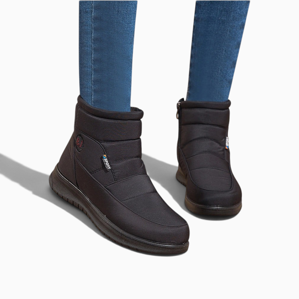 Bottines fourrées GLACÉVA noires portées avec une tenue sombre