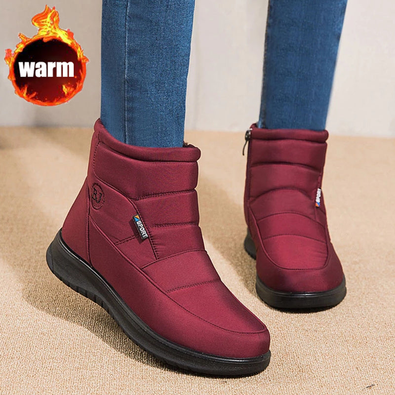 Bottines fourrées imperméables rouges GLACÉVA™ par Orthopodys, marque exploitée par AIIBORI (SASU), avec zip latéral.