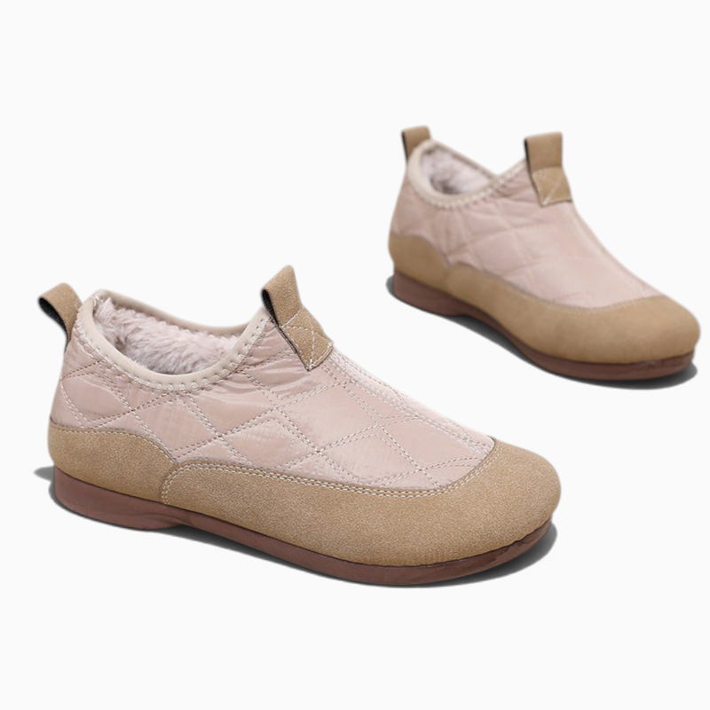 Chaussons d'hiver Orthopodys, marque exploitée par AIIBORI (SASU) pour femme, en toile matelassée beige et polaire.