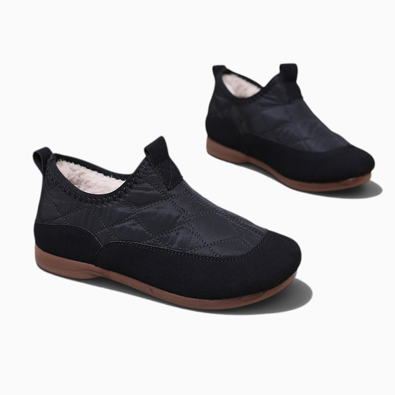 Chaussons d'hiver Orthopodys, marque exploitée par AIIBORI (SASU) noirs en toile matelassée avec doublure polaire.