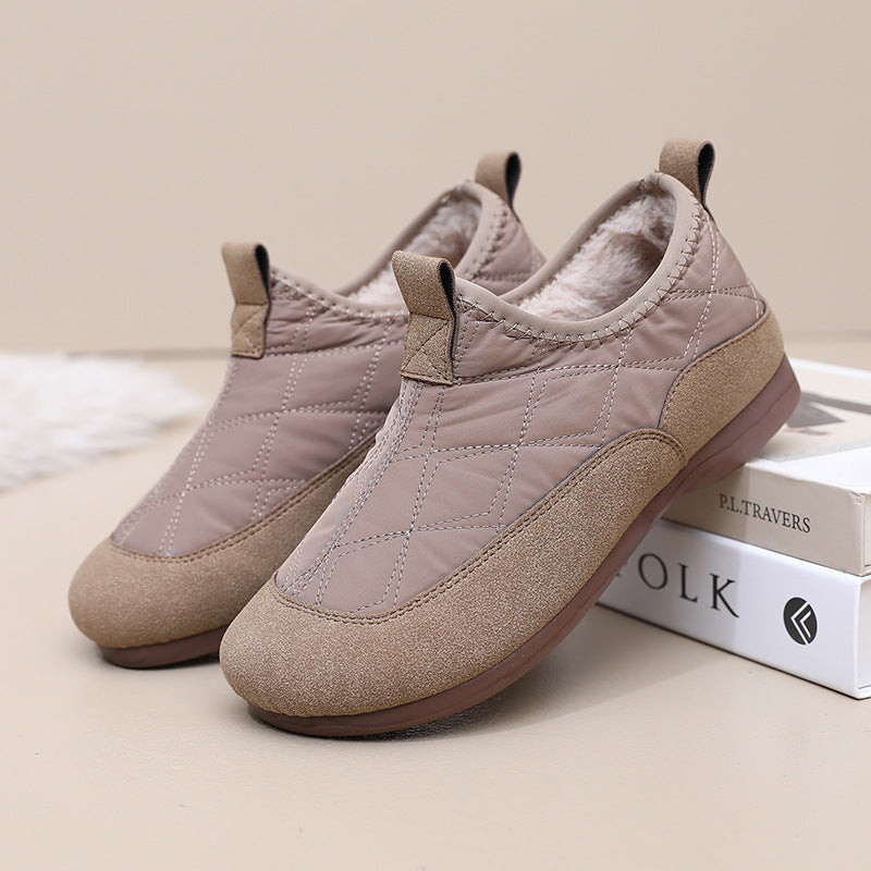 Chaussons d'hiver Orthopodys, marque exploitée par AIIBORI (SASU) pour femme, beige matelassé avec doublure polaire.