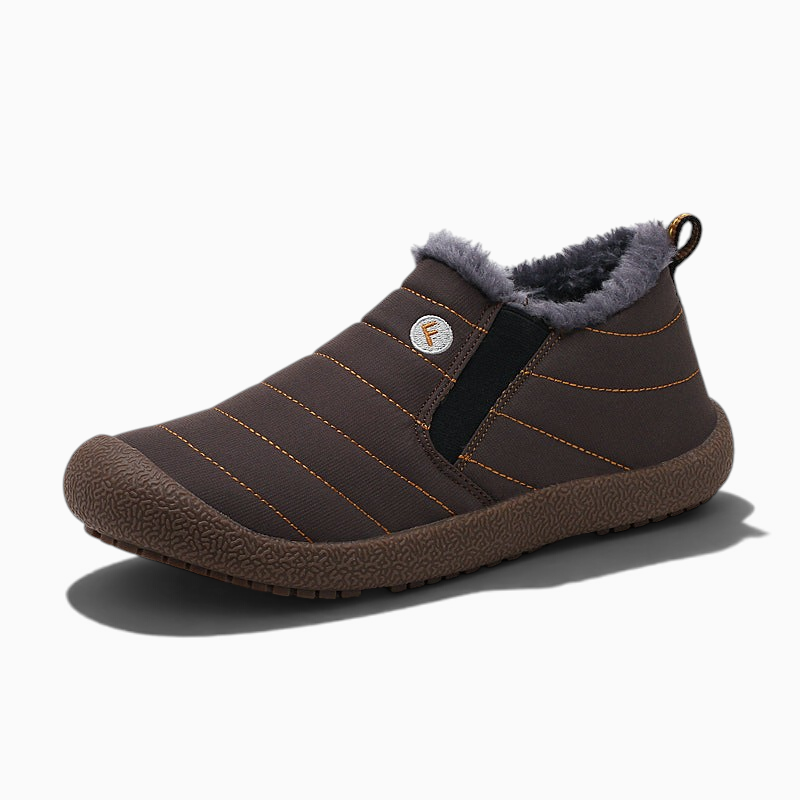 Chaussure fourrée homme NIVALOR par Orthopodys, marque exploitée par AIIBORI (SASU), textile matelassé marron et chaud.