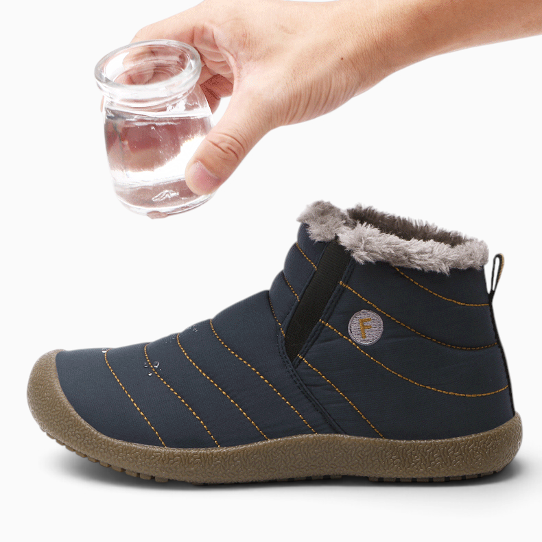 Chaussure fourrée homme Orthopodys, marque exploitée par AIIBORI (SASU), bleue, imperméable avec doublure chaude.