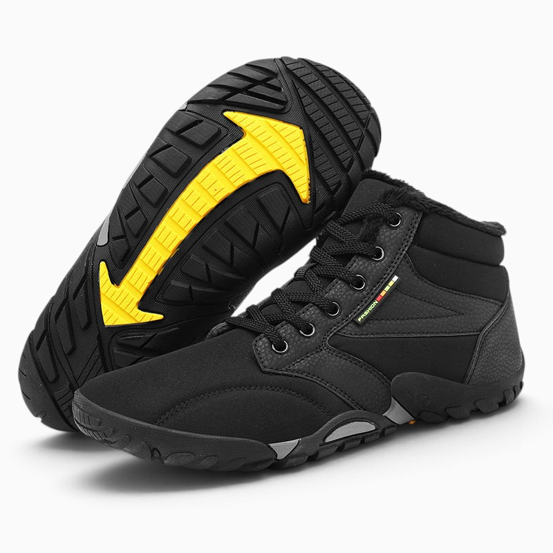 Chaussures neige homme noires SKANDIA par Orthopodys, marque exploitée par AIIBORI (SASU), avec semelle à crampons