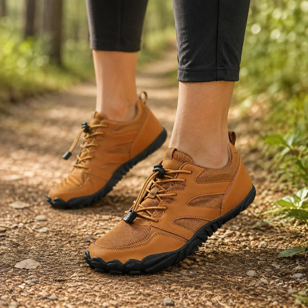 Chaussures de randonnée légères Orthopodys, marque exploitée par AIIBORI (SASU), en mesh marron avec laçage élastique