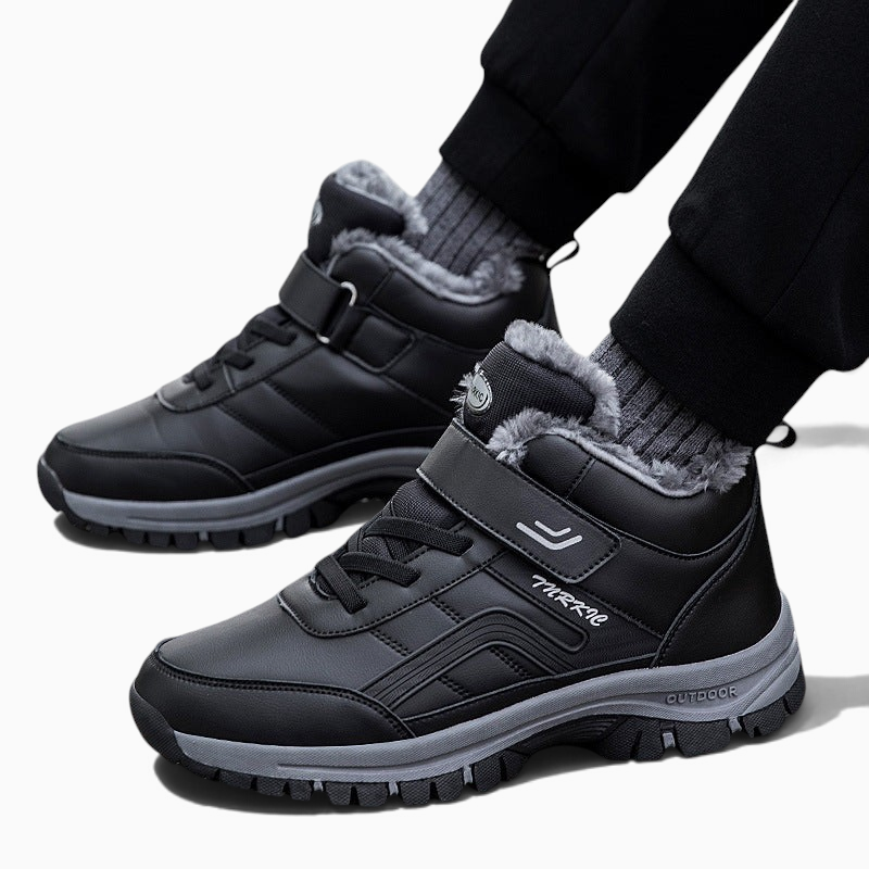 Chaussures fourrées femme Orthopodys, marque exploitée par AIIBORI (SASU), noires avec velcro et doublure polaire