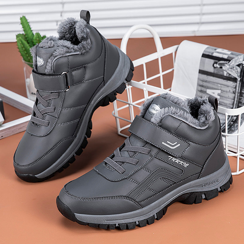 Chaussures fourrées femme Orthopodys, marque exploitée par AIIBORI (SASU), grises avec doublure polaire et velcro.