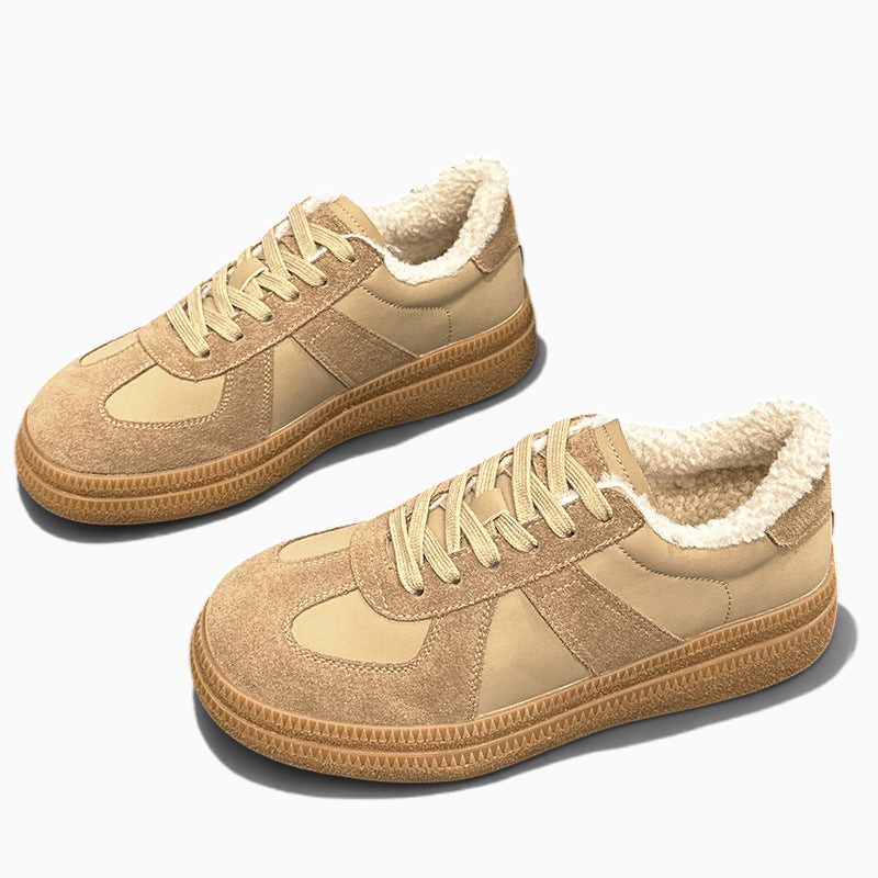 Chaussures femme hiver Orthopodys, marque exploitée par AIIBORI (SASU), en suédine beige avec doublure polaire chaude.