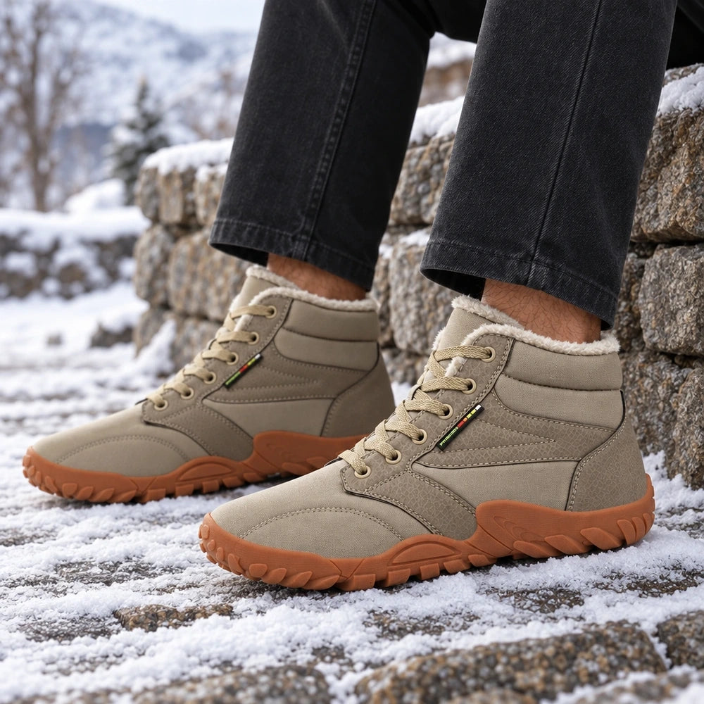 Chaussures neige homme Orthopodys, marque exploitée par AIIBORI (SASU), couleur sable avec doublure peluche et lacets