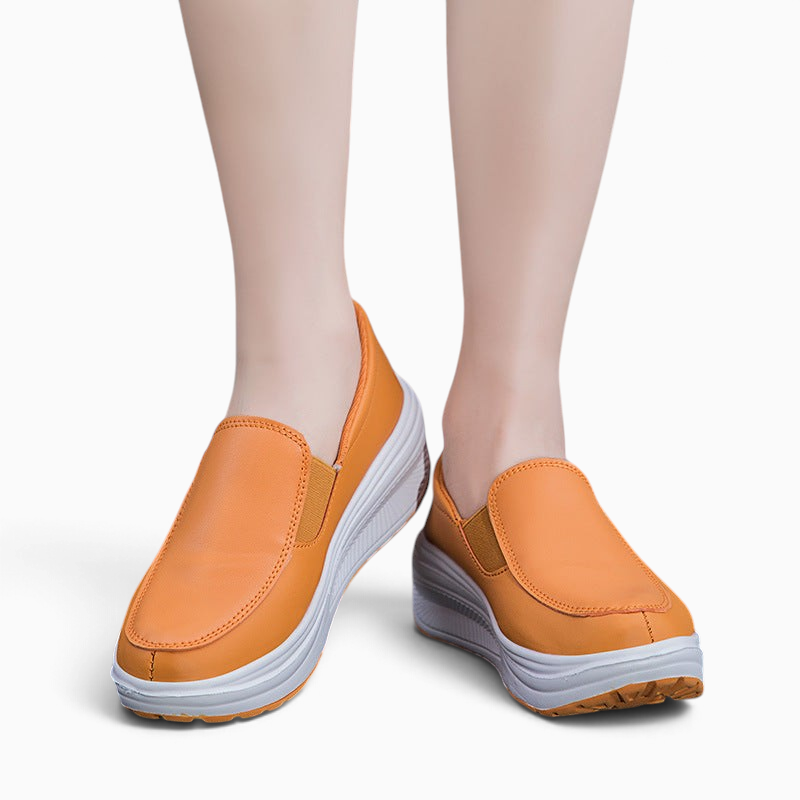 Mocassins femme compensés orange Orthopodys à enfiler avec semelle épaisse confortable pour un maintien stable