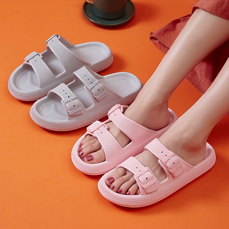 Mules orthopédiques Orthopodys, marque exploitée par AIIBORI (SASU), à double bride réglable en rose et gris