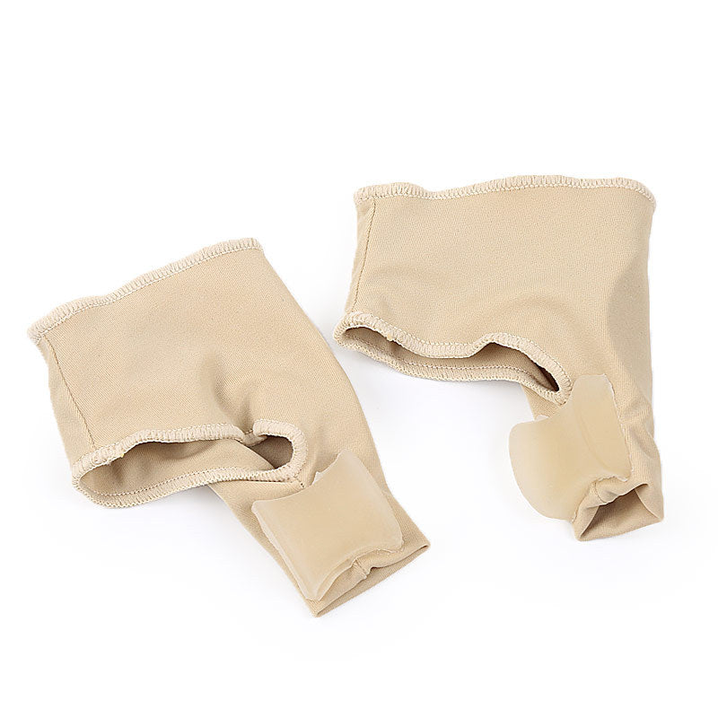 Protection hallux valgus Orthopodys, marque exploitée par AIIBORI (SASU) en tissu beige avec séparateur d'orteil en gel