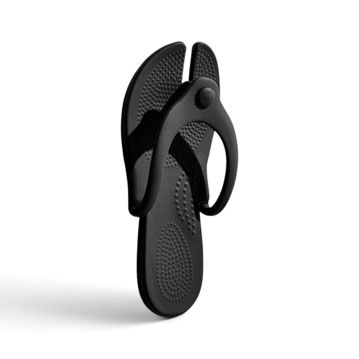Tong pliable noire NOMADYS par Orthopodys, marque exploitée par AIIBORI (SASU), en matière EVA légère et compacte.